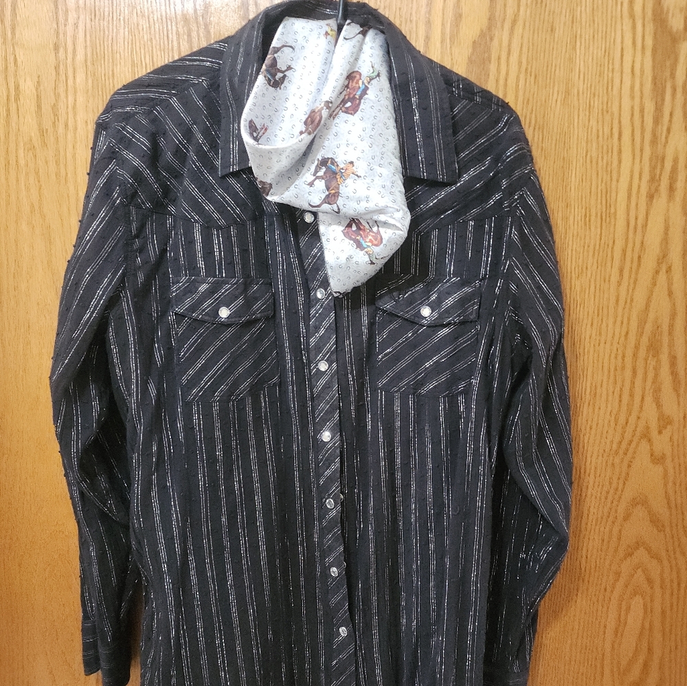 Black with silver pinstripes western shirt with rag roll.